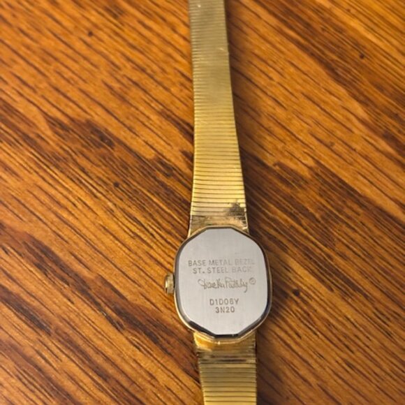 Vintage Diane Von Furstenberg Quartz Ladies Goldtone Adjustable Watch 6.5" - Picture 3 of 8